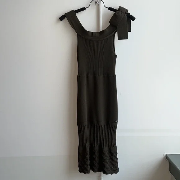 CHANEL Vintage 2008 by Karl Lagerfield ~sheath dress in military green - Picture 16 of 17